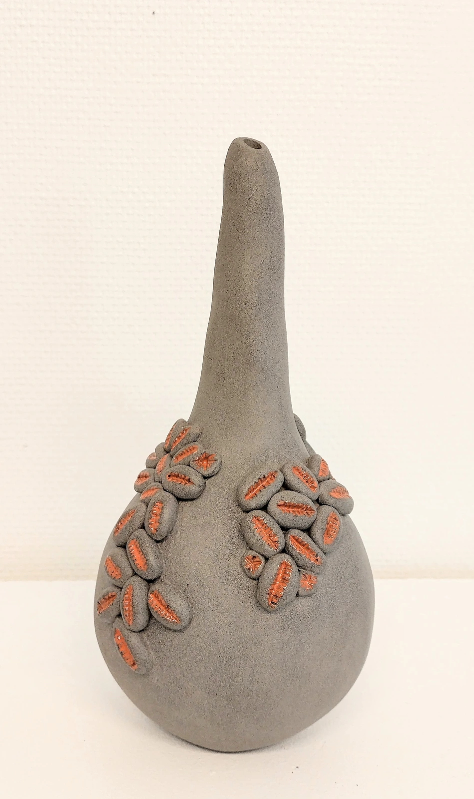 Skulptur Orange kalebass # 5 av Sharón Hedman