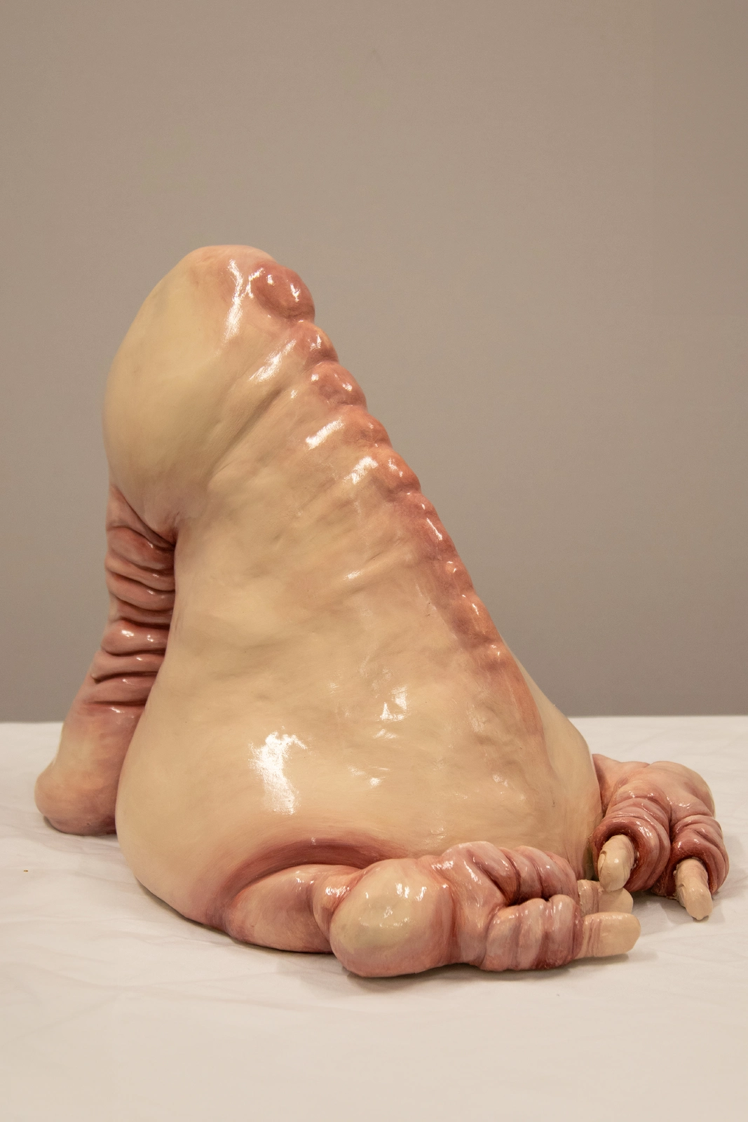 Skulptur Det sitter i ryggmärgen av Sara