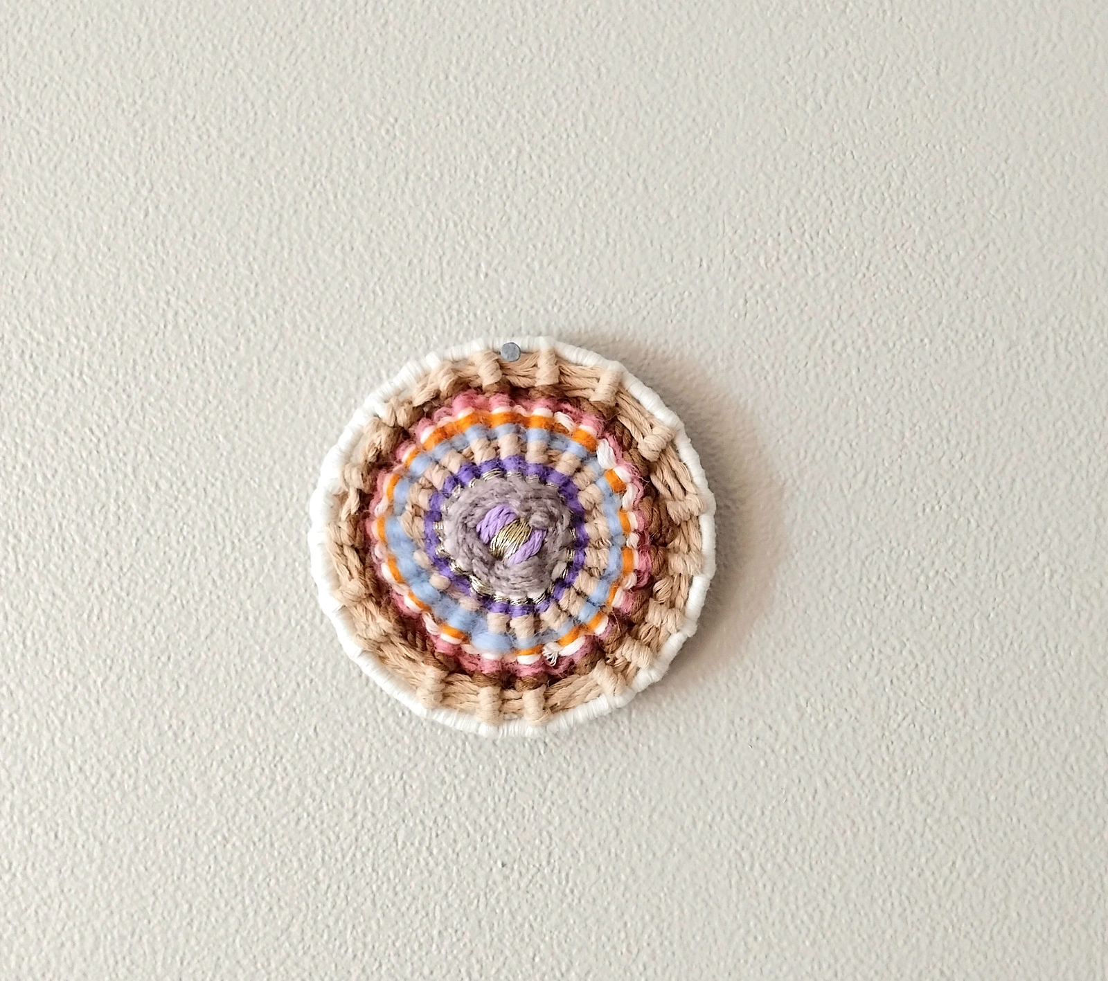Woven poetry bubbles nr 1 av Erika Breiner