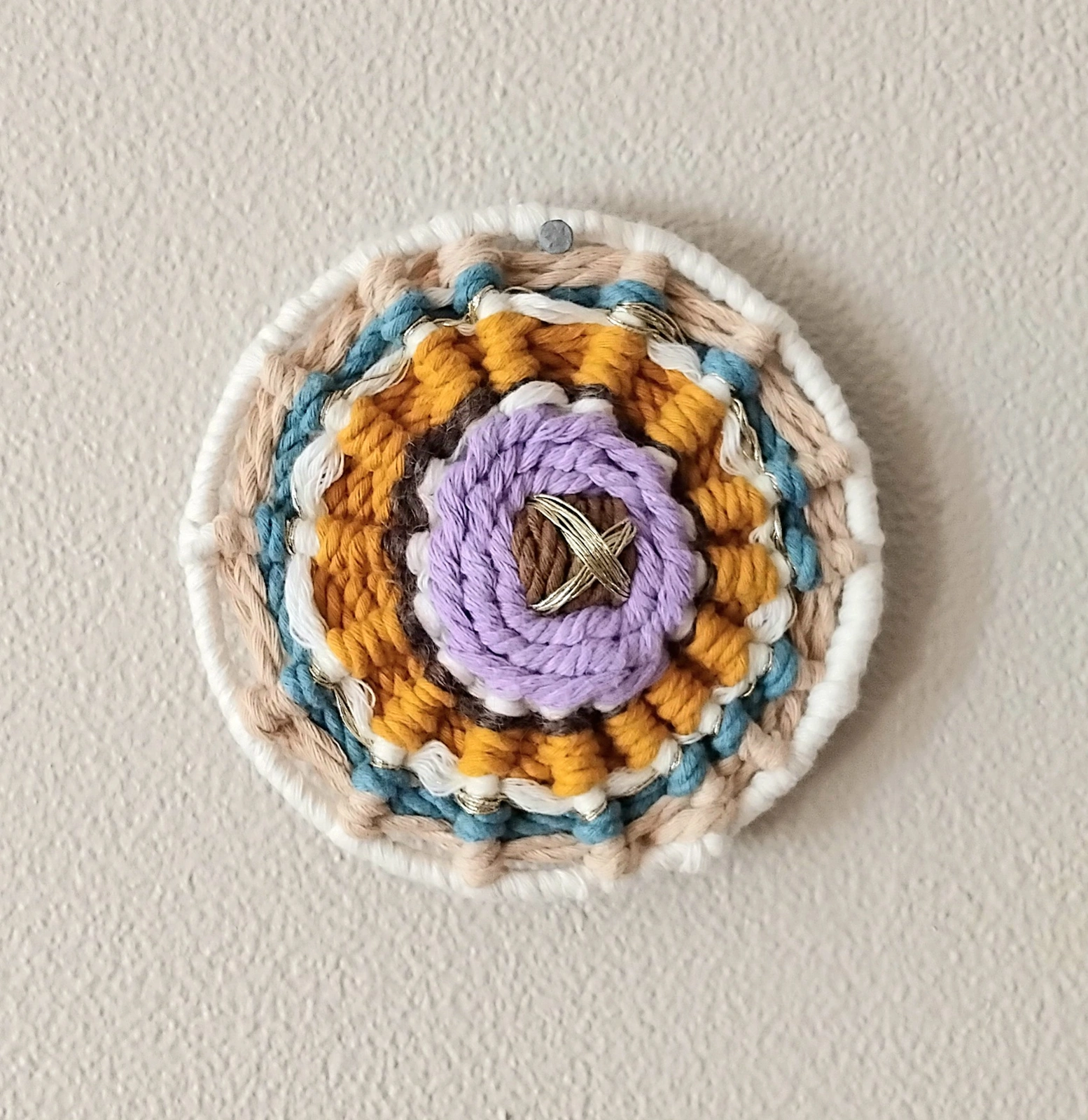 Woven poetry bubbles nr 2 av Erika Breiner