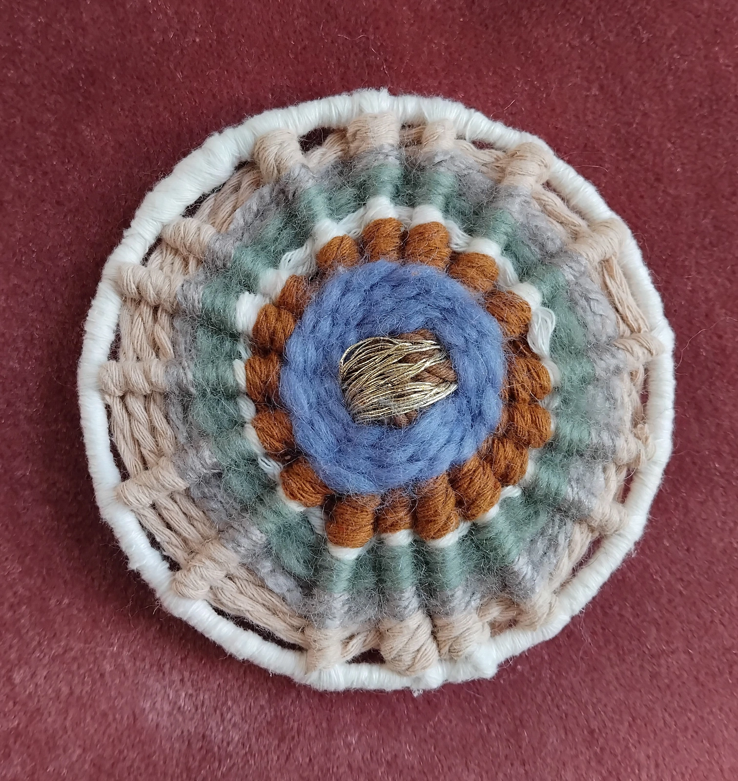 Woven poetry bubbles nr 3 av Erika Breiner