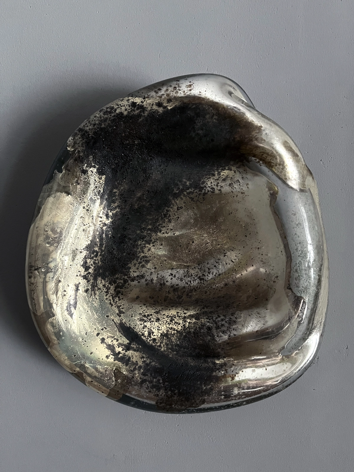 Looking Glass II av Amanda Lorentzon