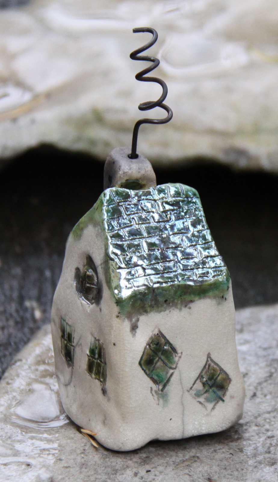 Skulptur Hus i Raku av Annadrejar Beckman