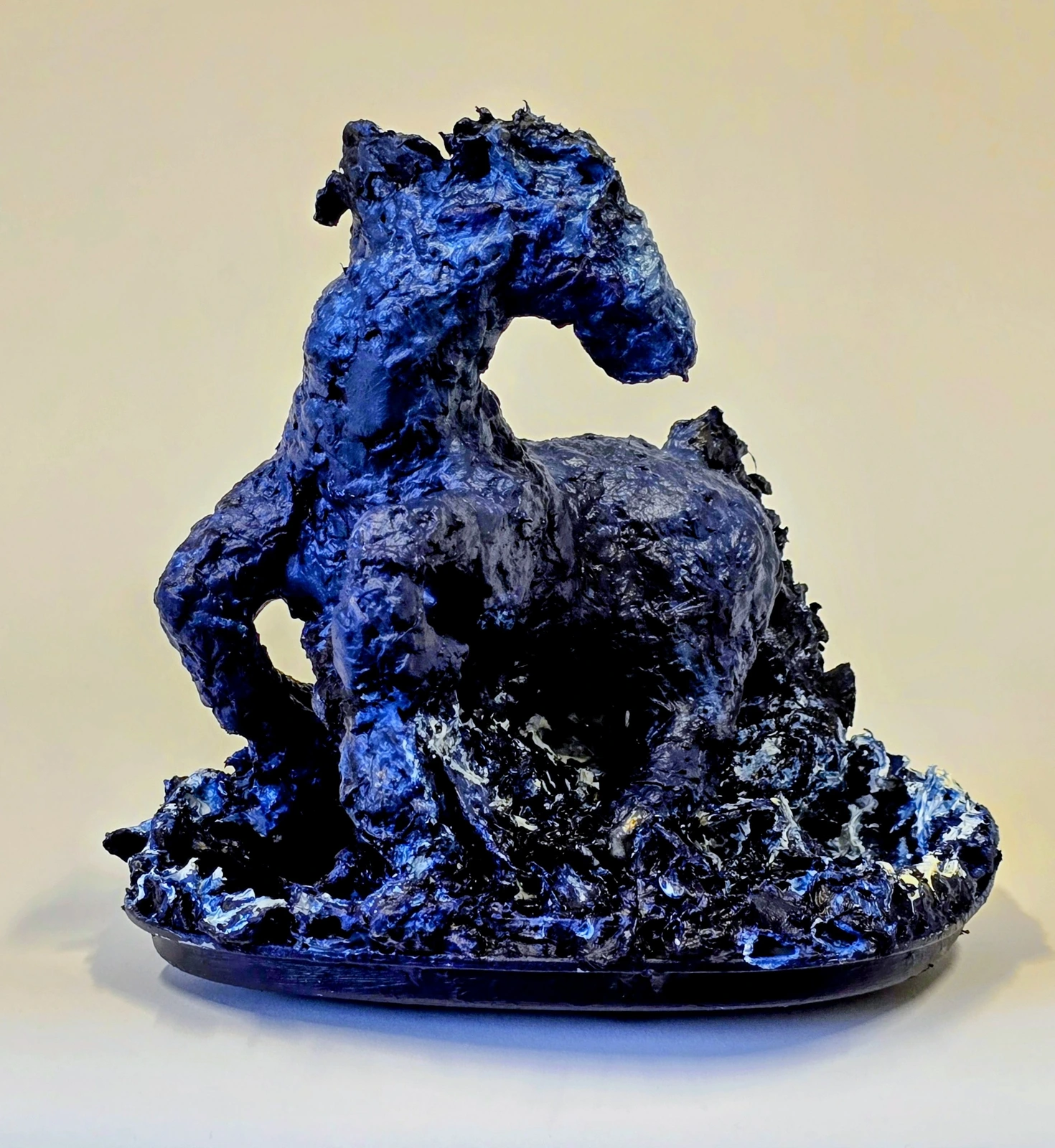 Skulptur Blå häst av Gunilla Bengtsson