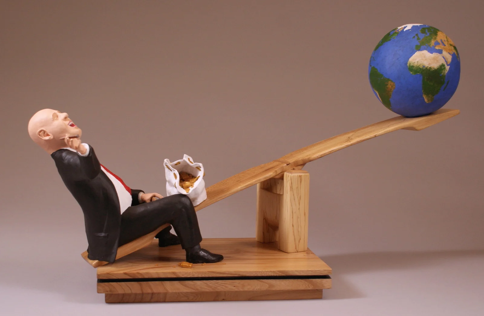 Skulptur Precarious imbalance av Rick Laurance