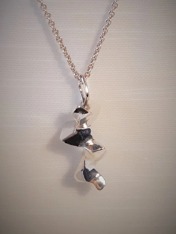 Halssmycke i silver av Mats Eriksson