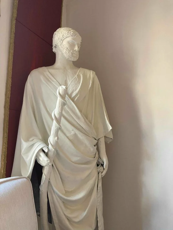 Skulptur Asclepius av Amadeus Rex