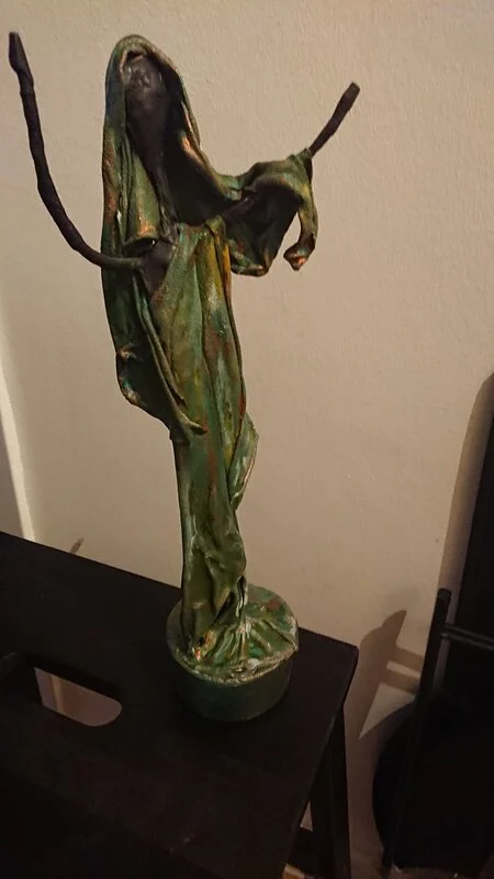 Skulptur Amies starka gudinnor av Amie Norrman Söderman