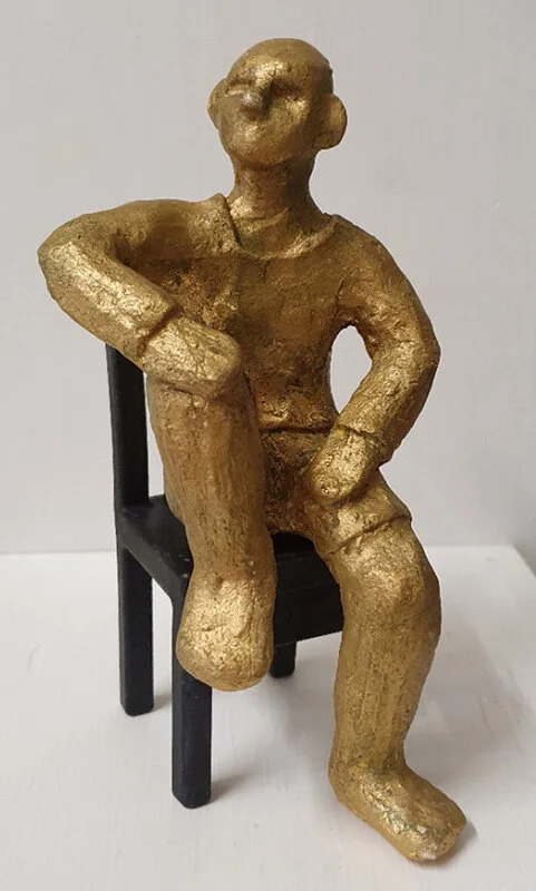 Skulptur På stolen 1 av Meith Fagerqvist