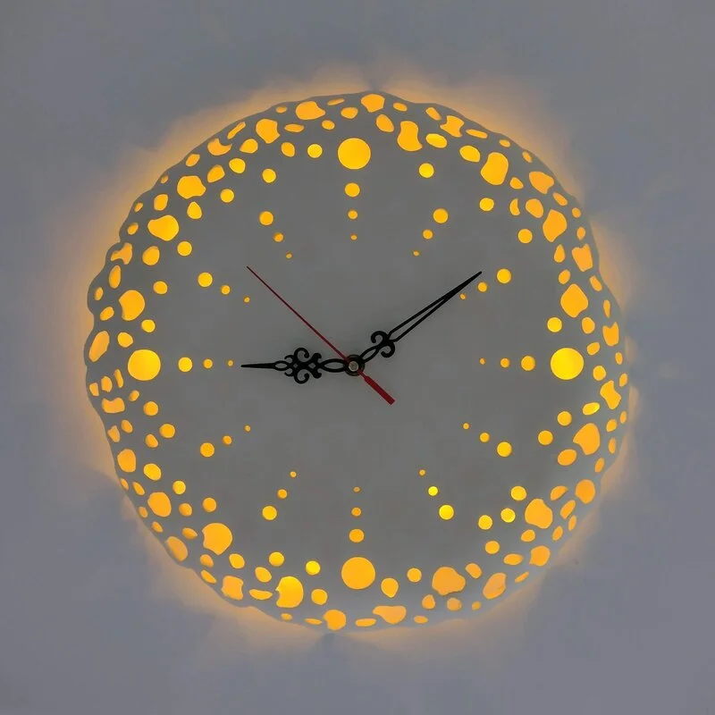 Väggklocka "Lace of time" av Maja Marosi Pezo