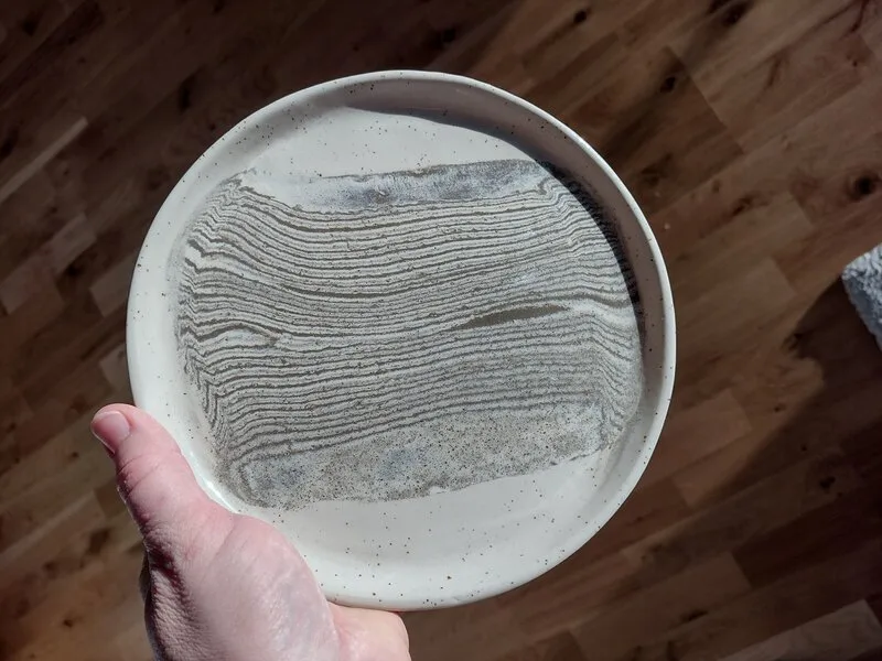 Tallrik "Earth" av Maja Marosi Pezo