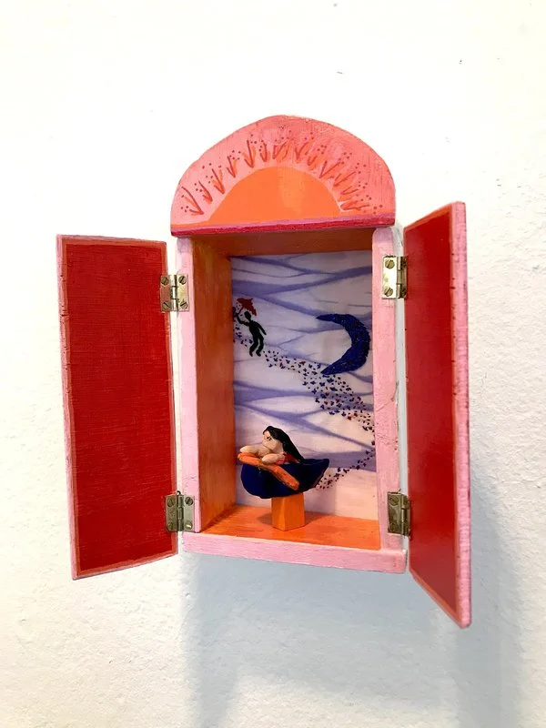 Skulptur Efterlängtat regn av Vania Moore Briones