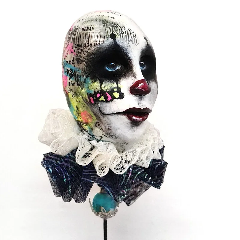 Skulptur Oddball av Helena Henriksdotter