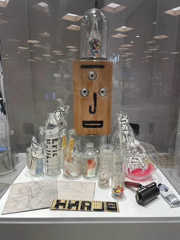 Glass and prints av Eric Hallberg