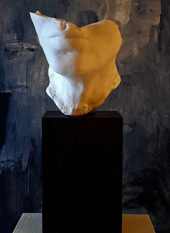 Skulptur Skulptur: "Ethereal Whispers" på ek. Figurativ av Josefin Johansson Skulptur