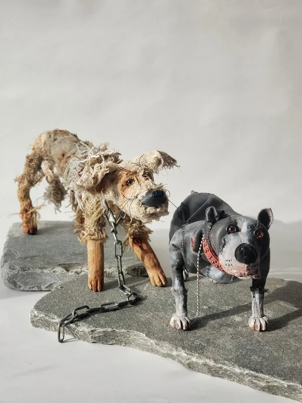 Skulptur Gatuhundar av Angelika Ann Kammerer