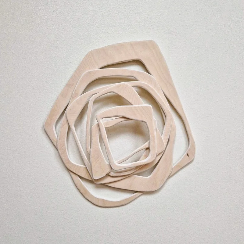 Skulptur Loops of time av Aliya Rabbani