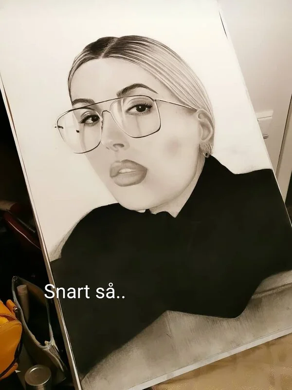 Hailey Bieber av Julia Läck