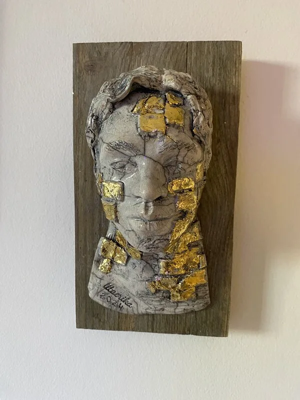 Skulptur Mannen från  Guld Sten. av Erika Litavszky