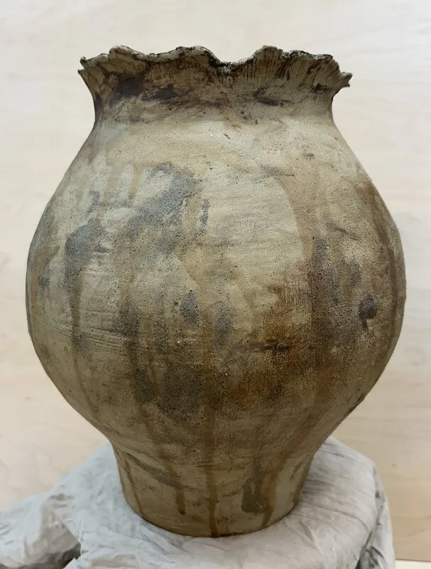 Skulptur Urna från havet av Beti Velkoska DDBC Keramik