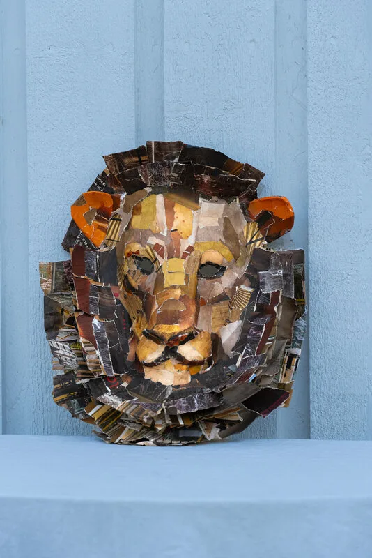 Skulptur Lion mask av Einat Daskal