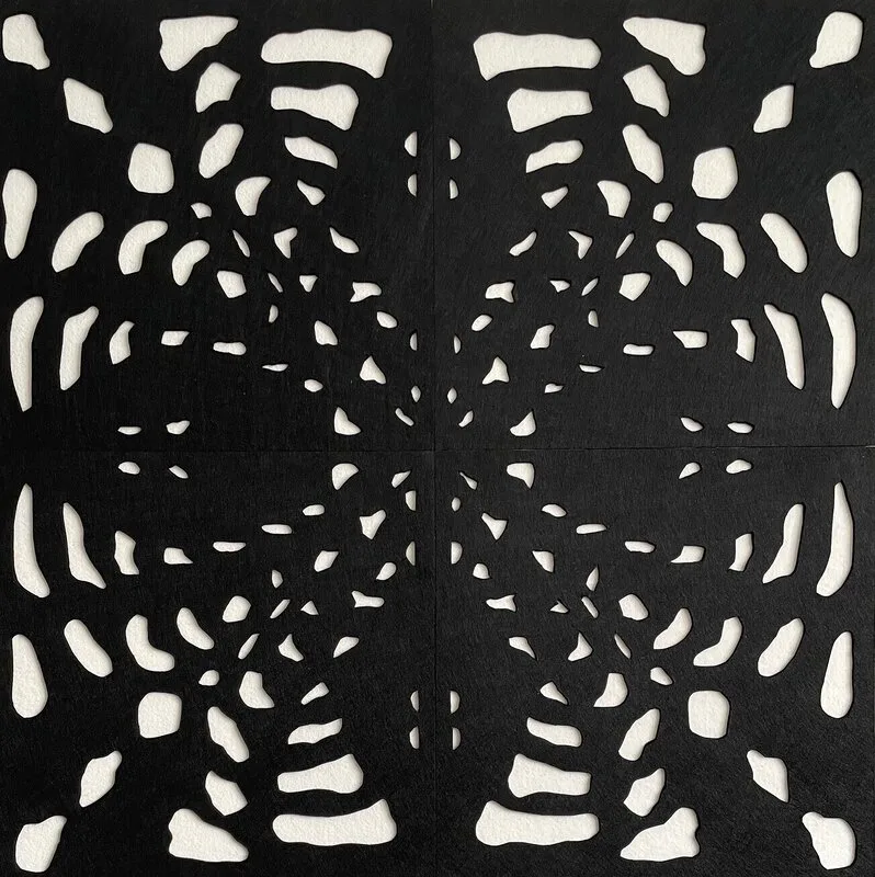 Spets, svart / offwhite av Carola Wiklund