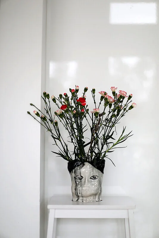 Skulptur Tysta Röster av Kira V