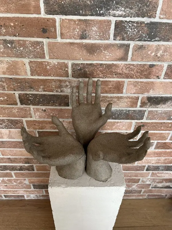 Skulptur Fånga mig om jag faller av Jakob Brogård
