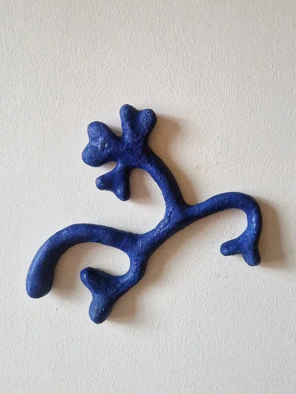 Skulptur Blå gren I av Hedvig Wissting