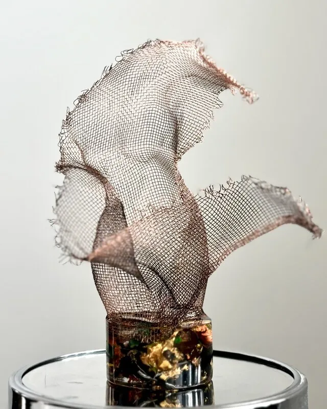 Skulptur Trash 1 av Lena Nilson