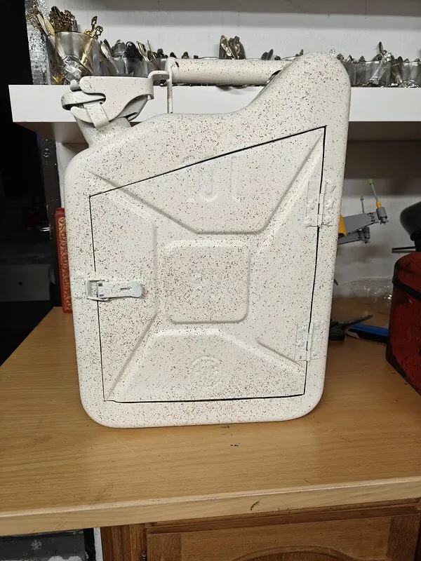 Barskåp av bensindunk av Daniel Albinsson