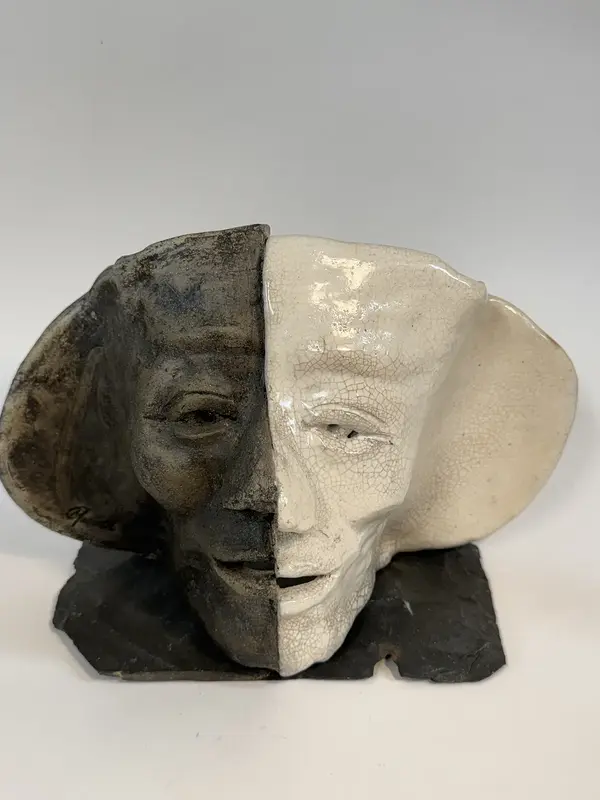 Skulptur Morbror motsats av Carina Mäkinen