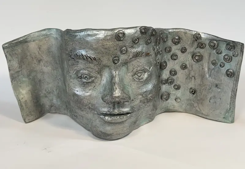 Skulptur Fröken flärd av Carina Mäkinen