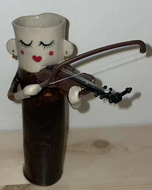 Skulptur Violinist av Maria Cidrér