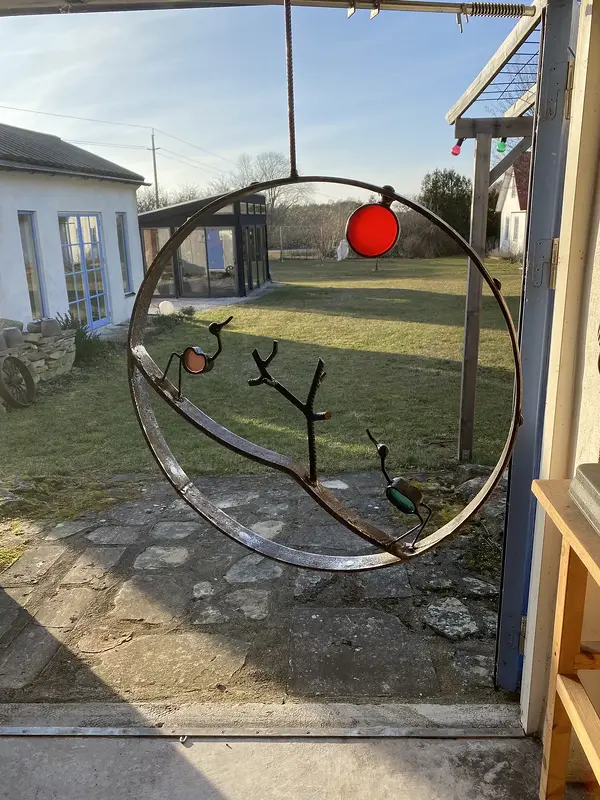 Skulptur Fåglar och röd sol av Stefan Skimutis