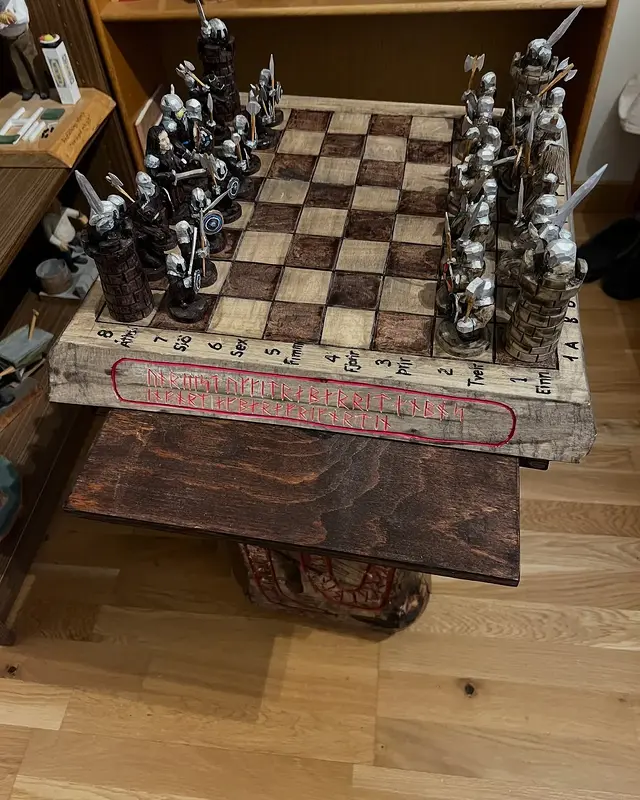 Skulptur Schackbord komplett med pjäser av Ulf Hillermyr