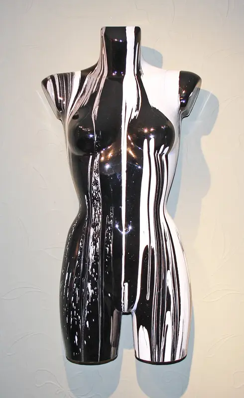 Skulptur Black or White Girl av Richard Klarby