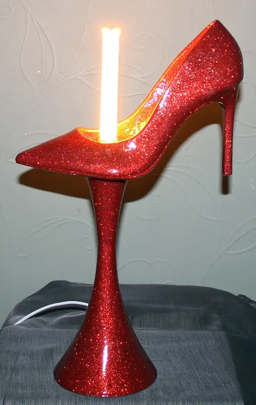 Skulptur Red Flake av Richard Klarby