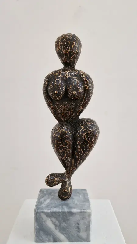 Skulptur Leopardkvinna av Bernt Eriksson