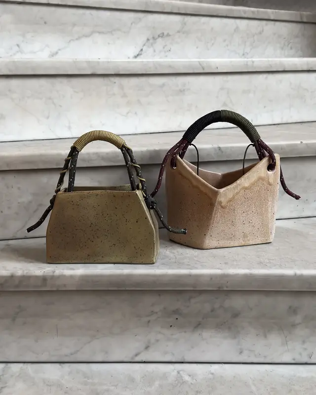 Iro & Omi Bag Sculptures av Rosanne Ejenstam