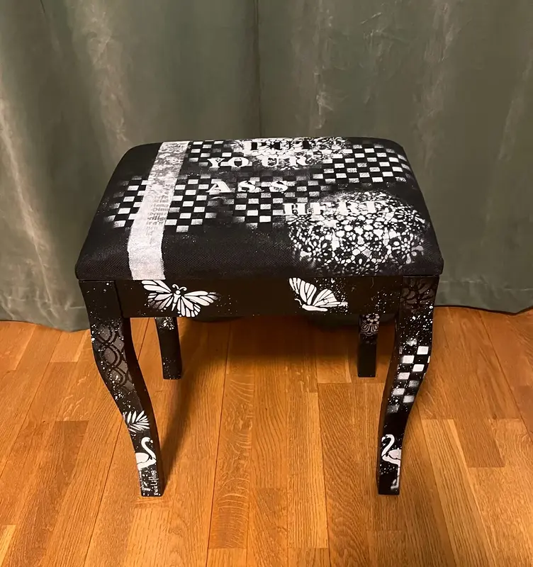 Akrylmålning Svart, signerad konstpall av Ewa Löfling