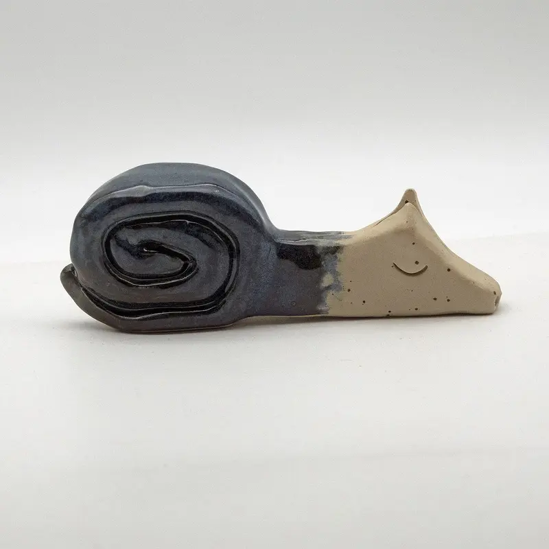 Skulptur Vilodjur (nummer 29) "Att bli snigel är det mest vilsamma jag gjort.". av Daniel Holking