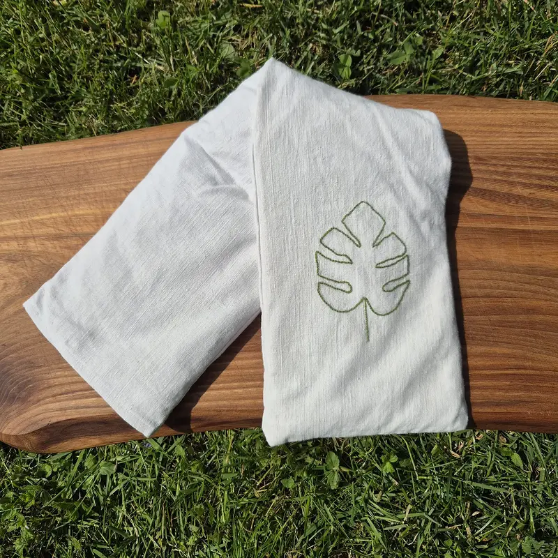 Handbroderad vetekudde av Linn Jagerborn