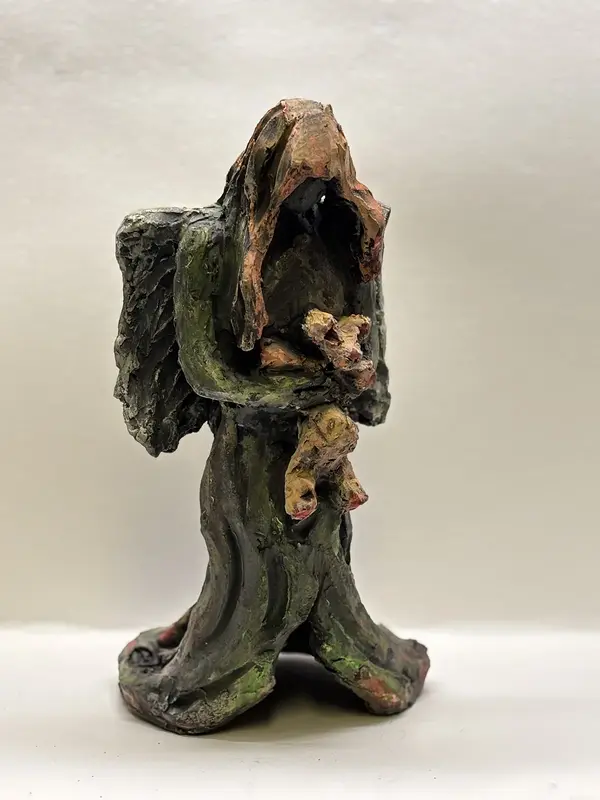 Skulptur Tröst av Evalena Elk Karlsson