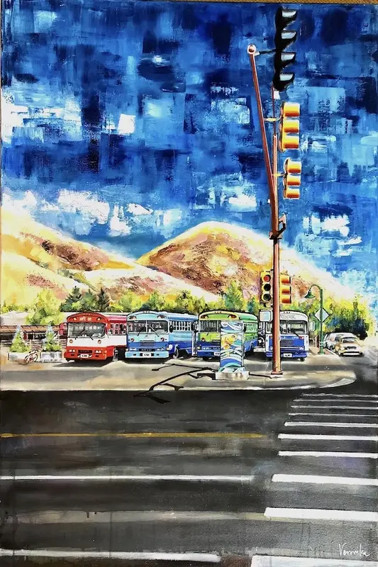 Oljemålning The buses at West Broadway, Jackson Hole, WY av Veronika Yngwe