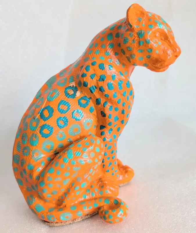 Skulptur Jaguar-orange av Sara Stenlund Skulptur