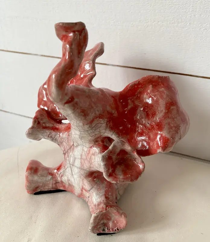 Skulptur Dumbo rosa o vit av Maria Falk Larsson