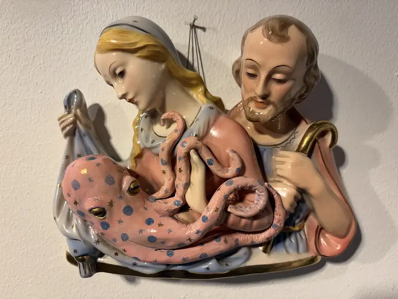 Skulptur Hush little baby av Ola Art