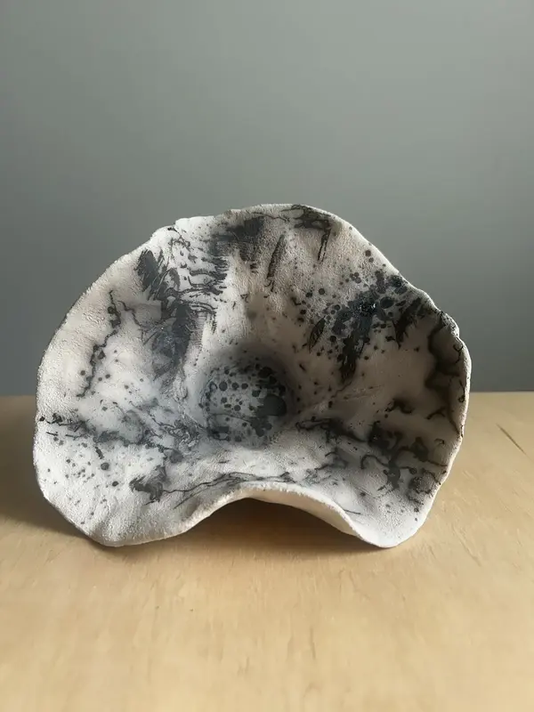 Skulptur Wave av Beti Velkoska DDBC Keramik