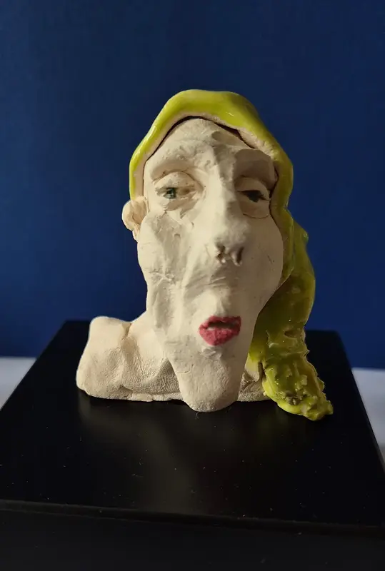 Skulptur I nattmössan av Anita Paulsson